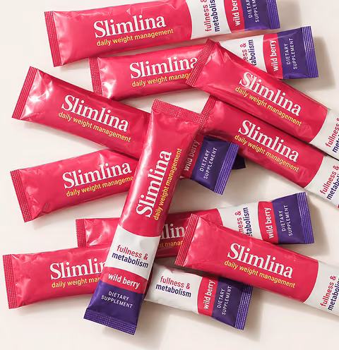 Portionspåsar med Slimlina bland färska röda bär